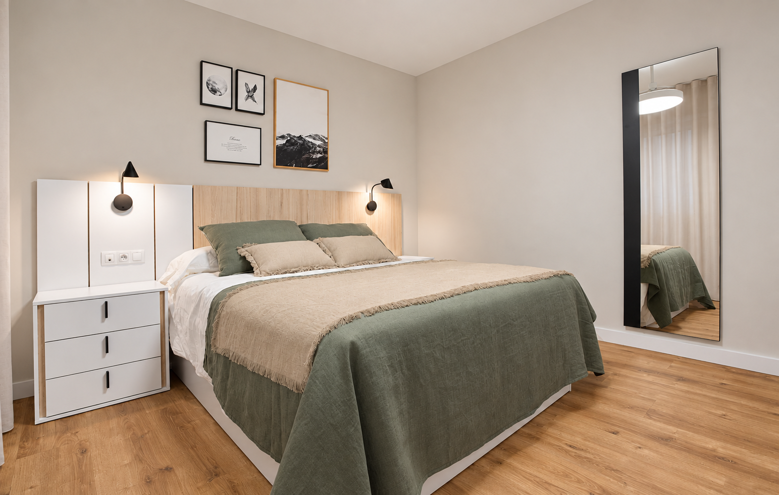 Dormitorio con cama verde oliva, cabecero blanco y madera y espejo vertical